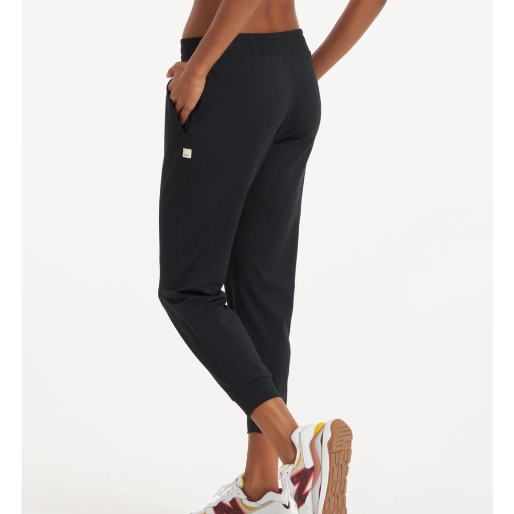 Vuori black joggers